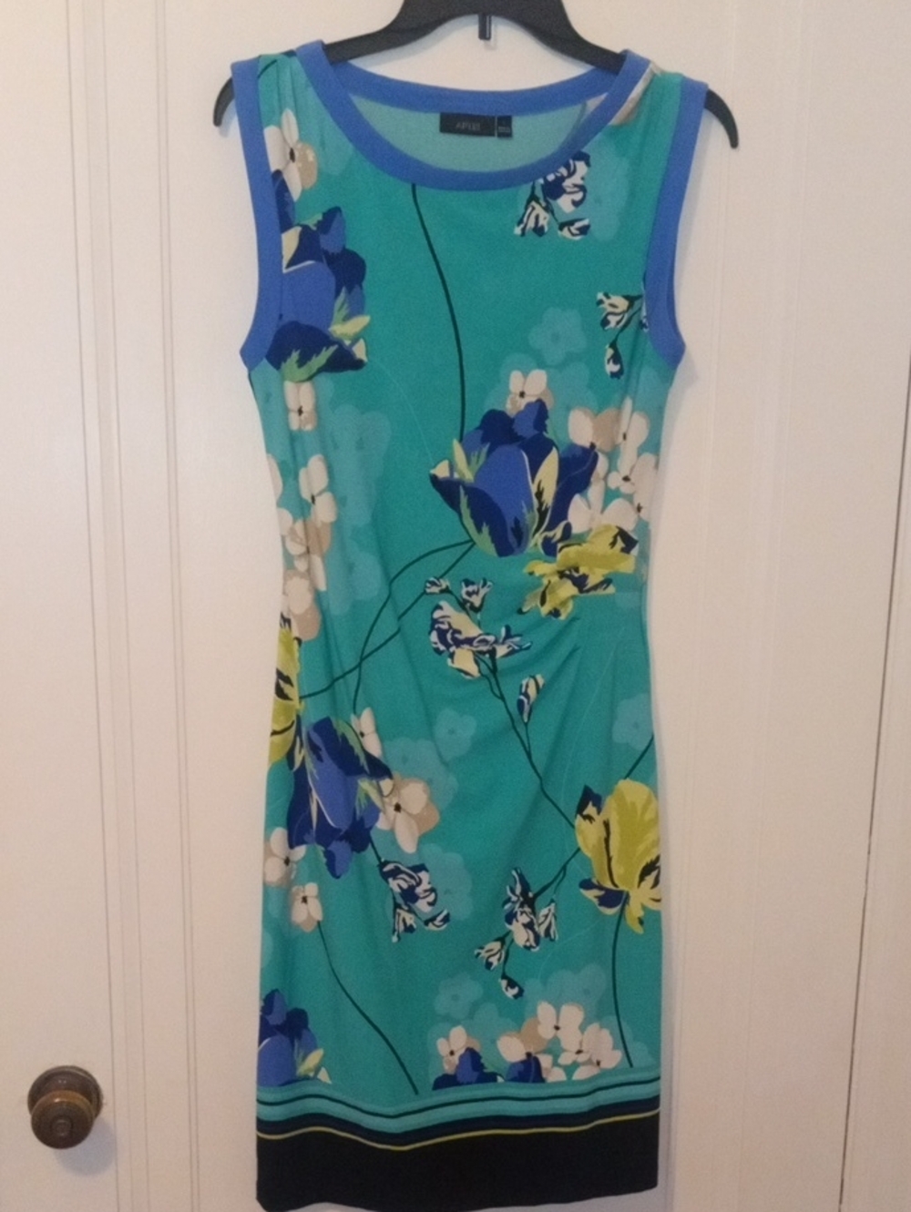 women small sleeveless dress Apt 9 , sage green with blue white design